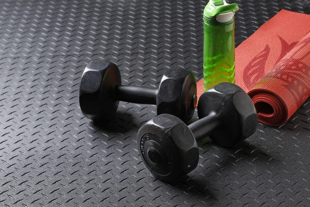 Reliable Tire Recycling Gym Flooring - 4' x 6' Recycled Rubber Mat - Fitness Experience